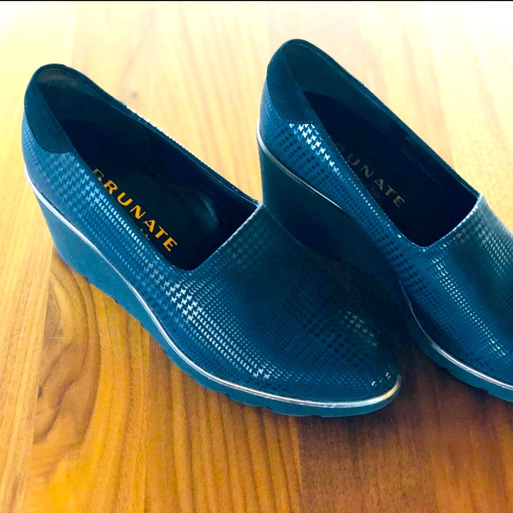 Black elegant wedge shoes